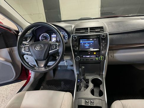 Used 2017 Toyota Camry XLE FWD image 16