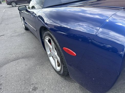 Used 2004 Chevrolet Corvette Convertible w/ Preferred Equipment Group RWD image 24