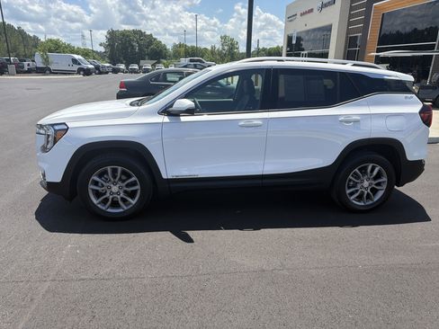 Used 2024 GMC Terrain SLT AWD/4WD image 19