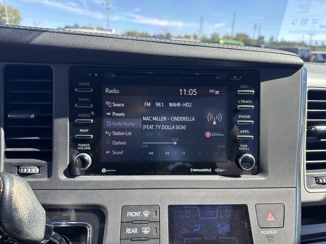 Used 2019 Toyota Sienna XLE Premium FWD image 18