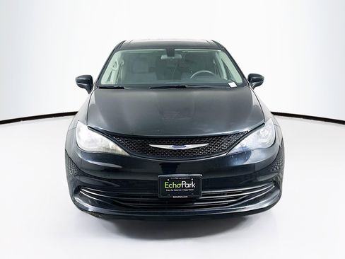 Used 2018 Chrysler Pacifica L image 2