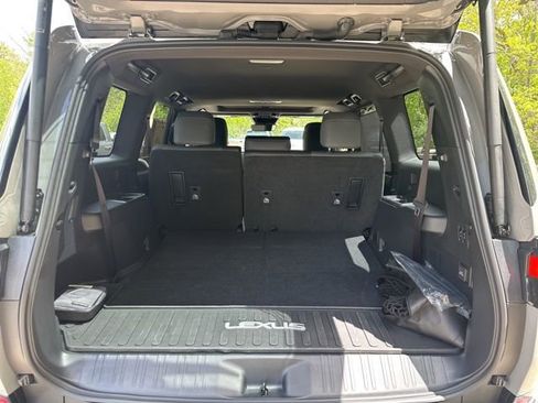 Used 2024 Lexus GX 550 w/ Accessory Package (31) image 11