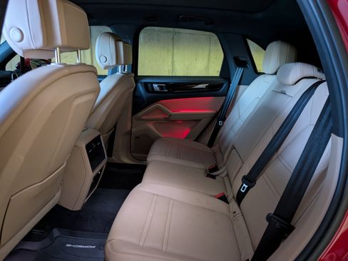 Used 2023 Porsche Cayenne image 24