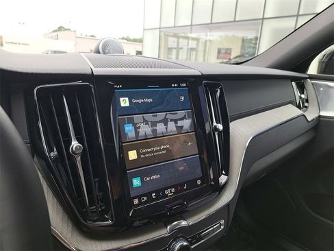 Used 2024 Volvo XC60 T8 Ultimate image 11