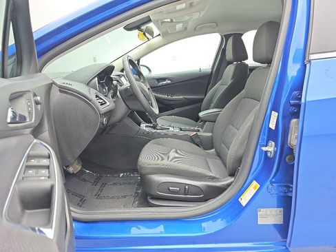 Used 2017 Chevrolet Cruze LT w/ Convenience Package FWD image 13