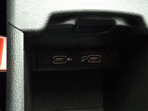 Used 2018 Mercedes-Benz GLA 250 4MATIC image 33