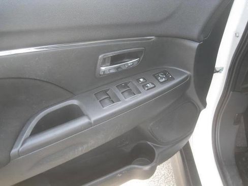 Used 2016 Mitsubishi Outlander Sport ES image 17