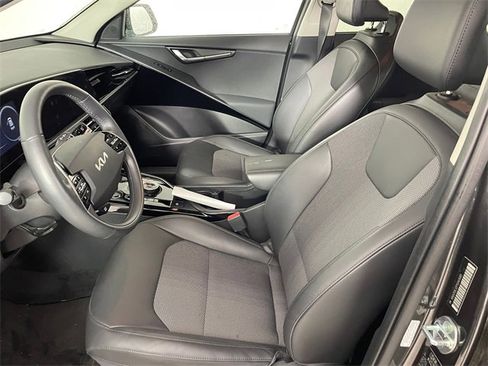 Used 2023 Kia Niro Wind w/ Wind Preserve Package image 2