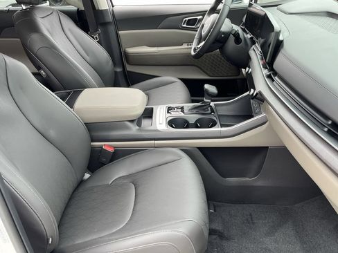 New 2026 Kia Carnival EX FWD image 27