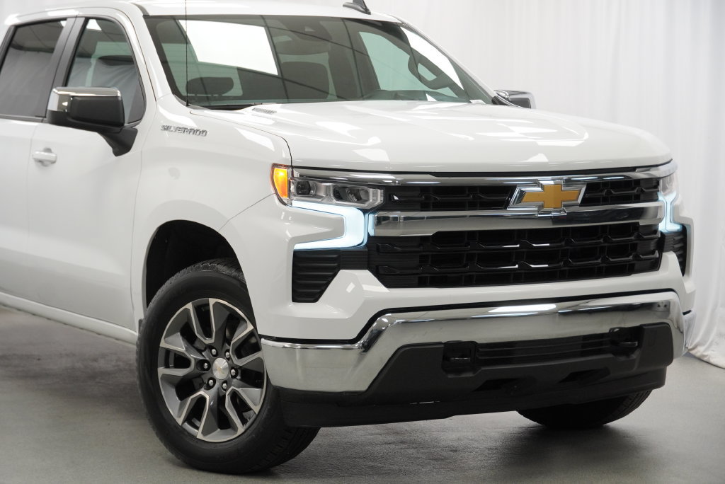 Used 2024 Chevrolet Silverado 1500 LT AWD/4WD image 7