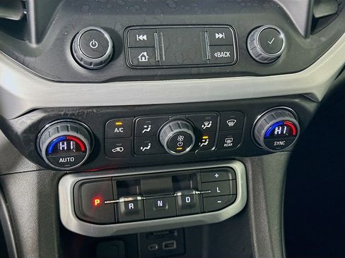 Used 2023 GMC Acadia SLT image 15