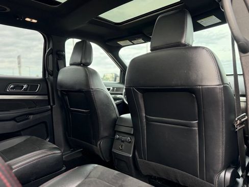 Used 2019 Ford Explorer XLT w/ Equipment Group 202A AWD/4WD image 19