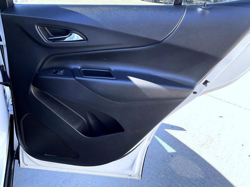 Used 2019 Chevrolet Equinox LT image 18