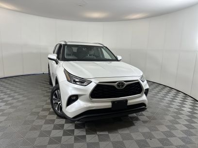 Used 2023 Toyota Highlander XLE