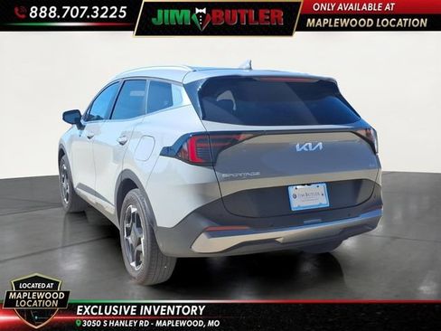 Used 2026 Kia Sportage EX AWD/4WD image 2