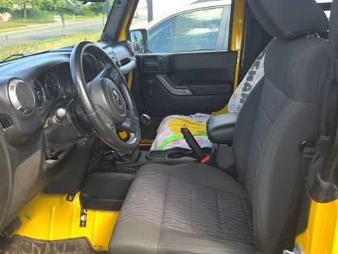 Used 2011 Jeep Wrangler Sport w/ Connectivity Group AWD/4WD image 9