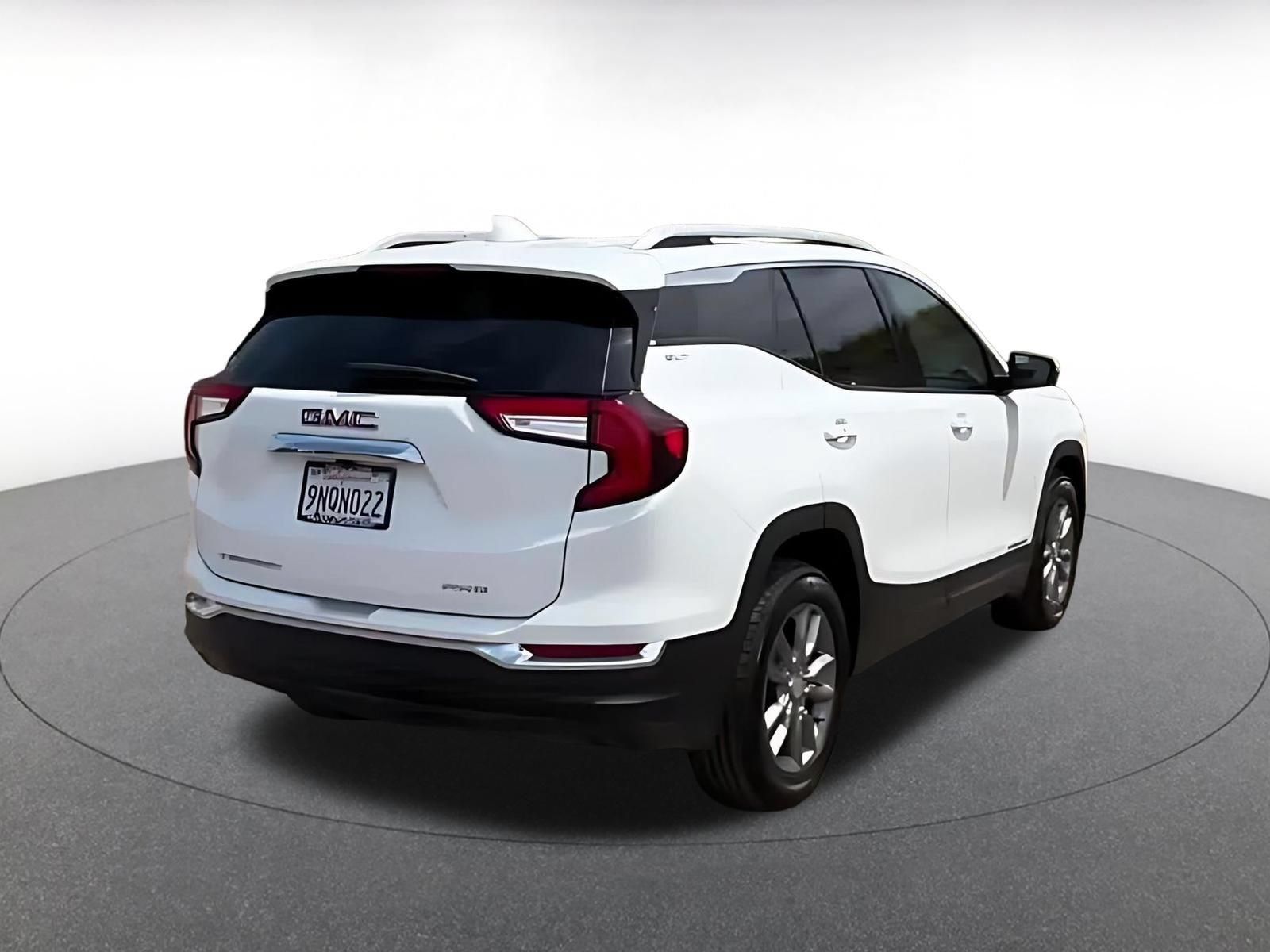 Used 2024 GMC Terrain SLT AWD/4WD image 13
