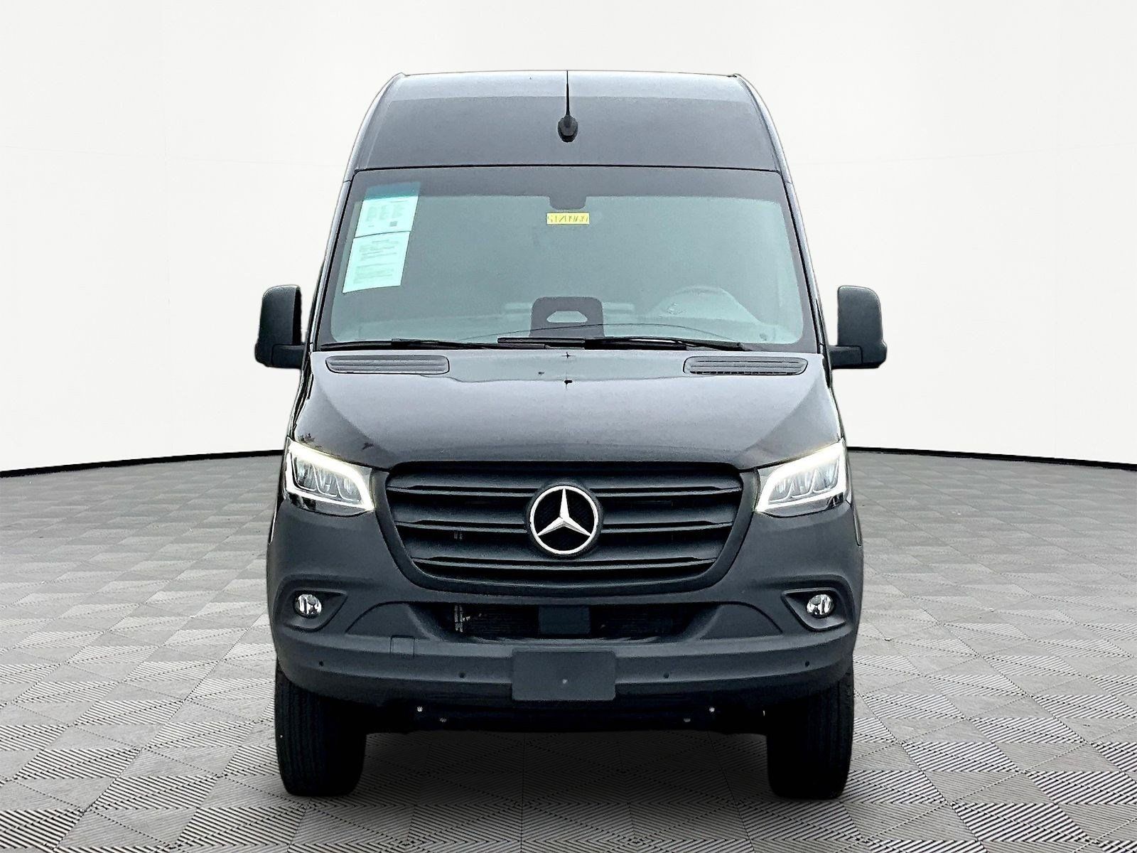 Used 2025 Mercedes-Benz Sprinter 2500 image 2