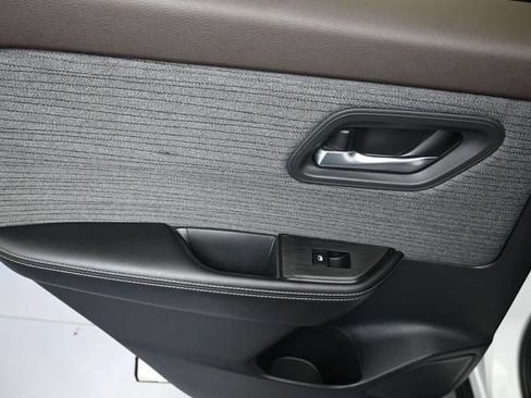 Used 2023 Nissan Rogue SV FWD image 24