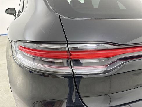 Certified 2022 Porsche Macan S image 18