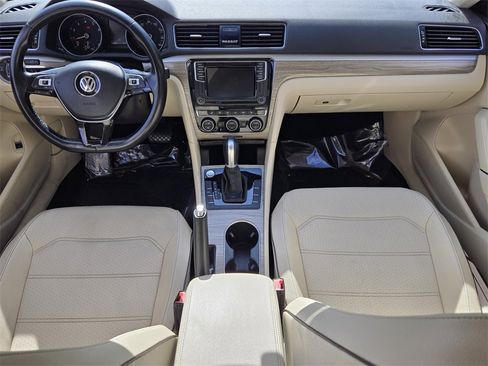 Used 2018 Volkswagen Passat 2.0T SE image 14