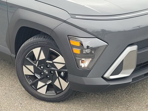 Certified 2025 Hyundai Kona SEL image 9