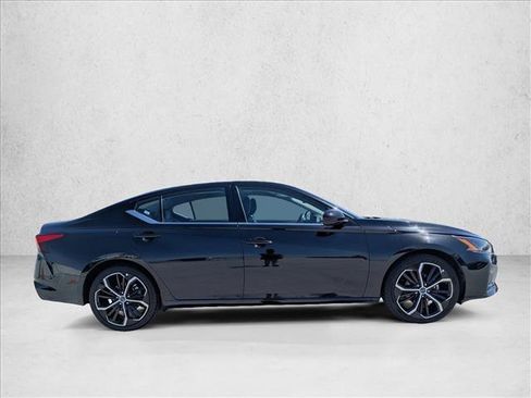 Used 2024 Nissan Altima 2.5 SR FWD image 4