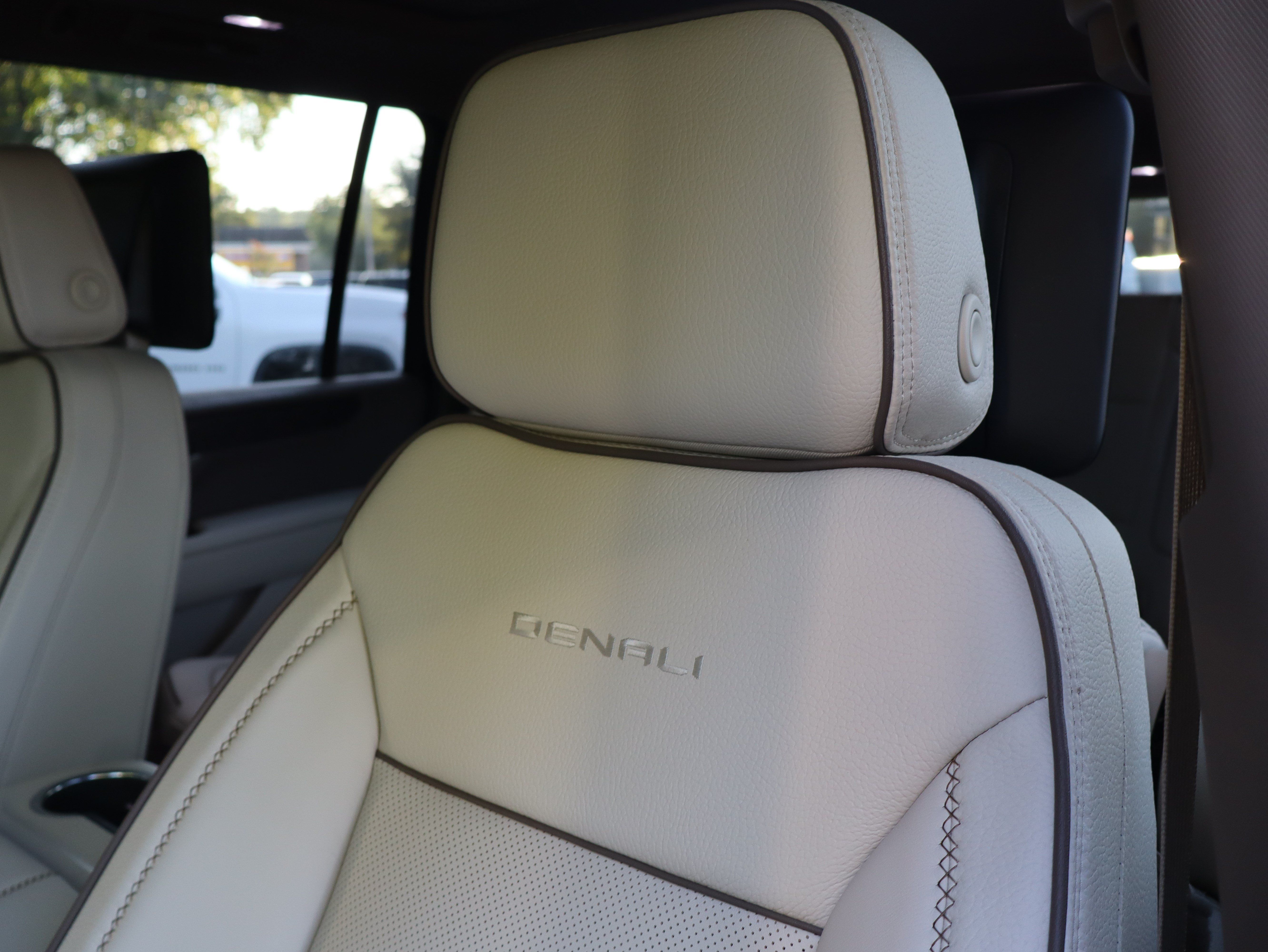 Used 2026 GMC Yukon XL Denali w/ Denali Reserve Package AWD/4WD image 28