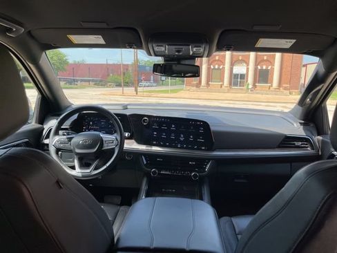 Used 2025 Chevrolet Tahoe Z71 AWD/4WD image 32