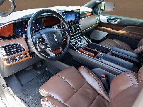 Used 2022 Lincoln Navigator L Reserve AWD/4WD image 9