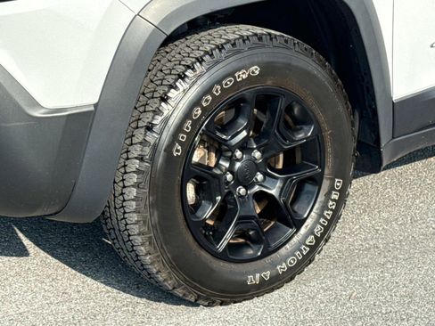 Used 2022 Jeep Cherokee Trailhawk w/ Comfort/Convenience Group image 30