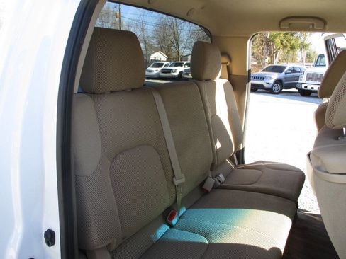 Used 2010 Nissan Frontier SE image 20