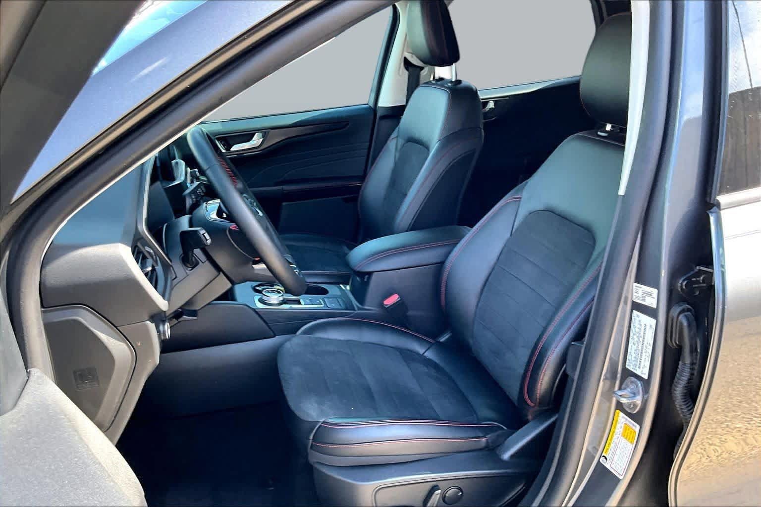 Certified 2022 Ford Escape SEL w/ SEL Stealth AWD Package image 8