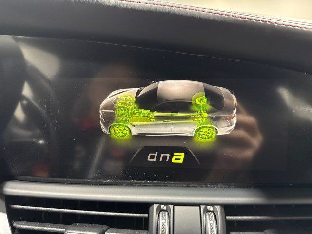 Used 2018 Alfa Romeo Giulia Quadrifoglio w/ Driver Assist Dynamic Package RWD image 81