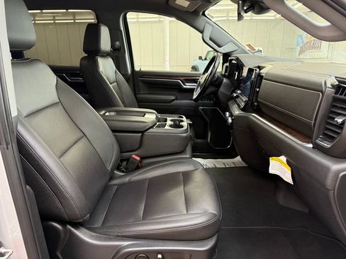Used 2022 GMC Sierra 1500 SLT w/ X31 Off-Road Package image 12