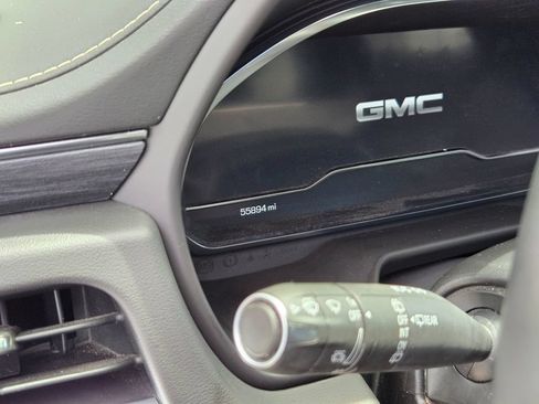 Used 2024 GMC Yukon SLT w/ SLT Luxury Package AWD/4WD image 25