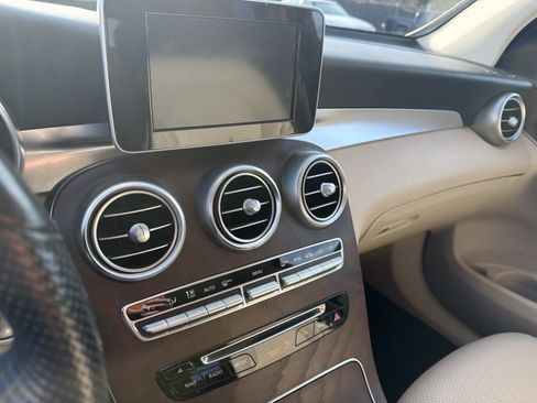Used 2019 Mercedes-Benz GLC 300 4MATIC image 10