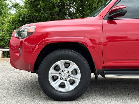 Used 2018 Toyota 4Runner SR5 AWD/4WD image 5