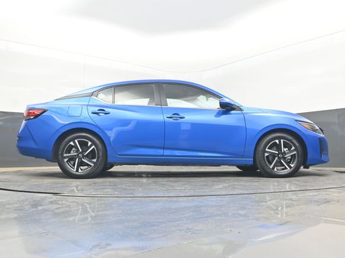 Used 2025 Nissan Sentra SV FWD image 30