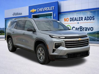 Used 2025 Chevrolet Traverse LT