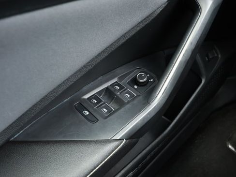 Used 2025 Volkswagen Jetta SE FWD image 22