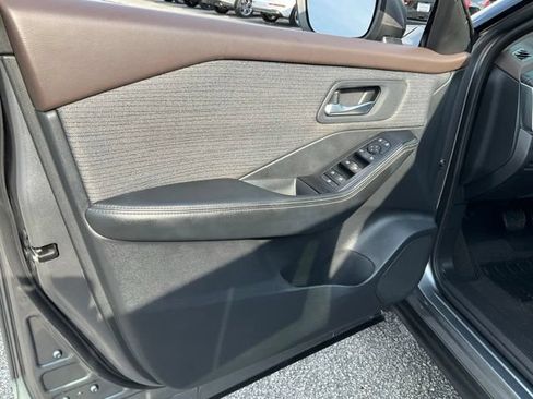 Used 2021 Nissan Rogue SV FWD image 7