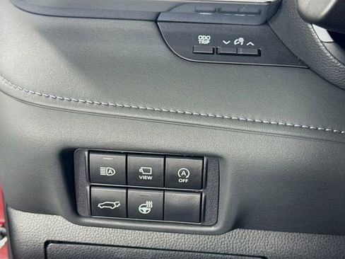 Used 2024 Toyota Highlander Limited image 10