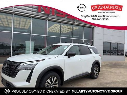 New 2026 Nissan Pathfinder SL image 1