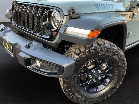 Used 2025 Jeep Wrangler Willys image 8
