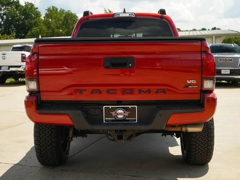 Used 2019 Toyota Tacoma TRD Sport w/ Technology Package RWD image 21