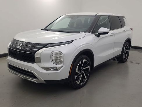 Used 2024 Mitsubishi Outlander SE image 8