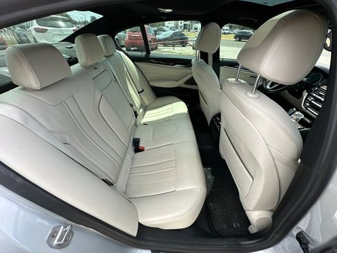 Used 2018 BMW 530e w/ Premium Package 2 RWD image 13