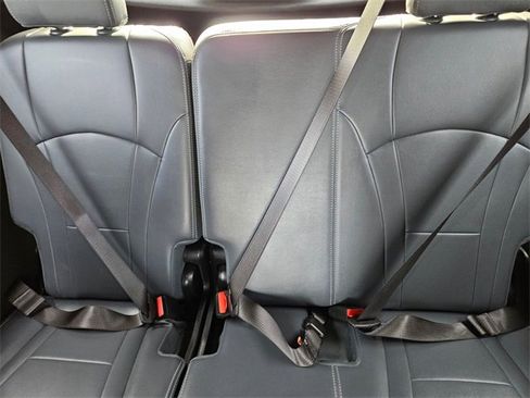 Used 2024 Buick Enclave Premium image 17