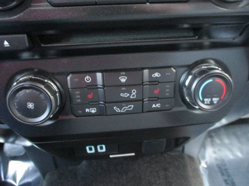 Used 2018 Ford F150 XLT w/ Equipment Group 302A Luxury AWD/4WD image 40